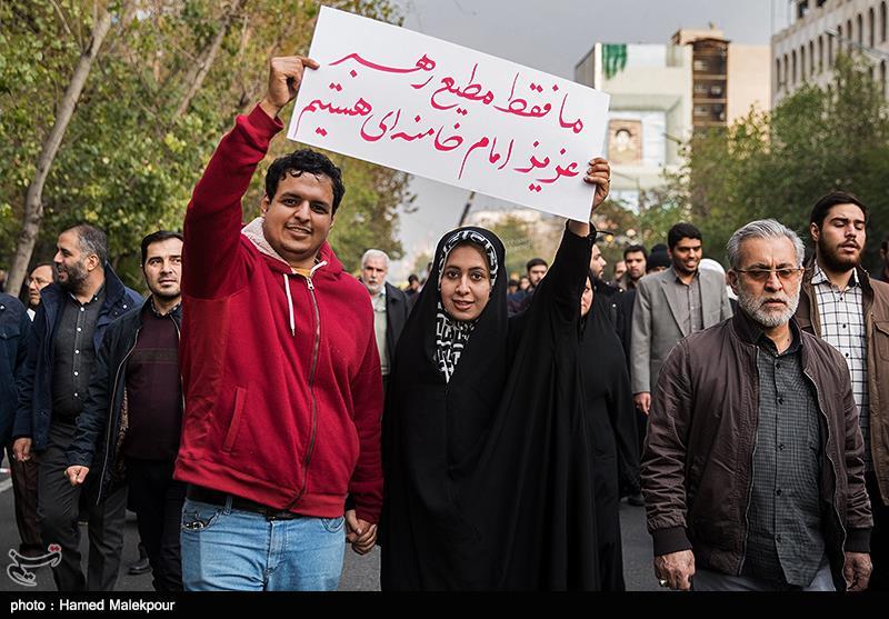 پلاکاردهای جالب مردم در راهپیمایی‌های اخیر علیه آشوب‌گران