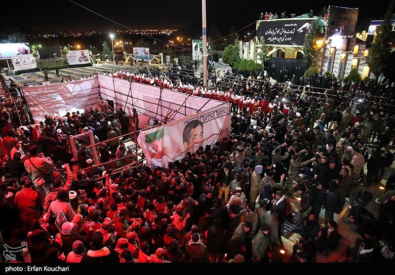 پیکر سیدالشهدای مقاومت ساعتی پس از حمله موشکی سپاه به پایگاه‌ عین الاسد در خاک آرام گرفت