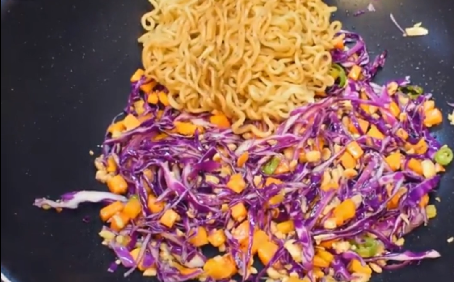 دستور تهیه نودل رول