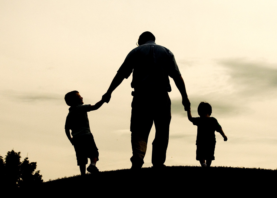 بررسی تاثیر مسئولیت پذیری پدر بر الگوهای رفتاری فرزندان