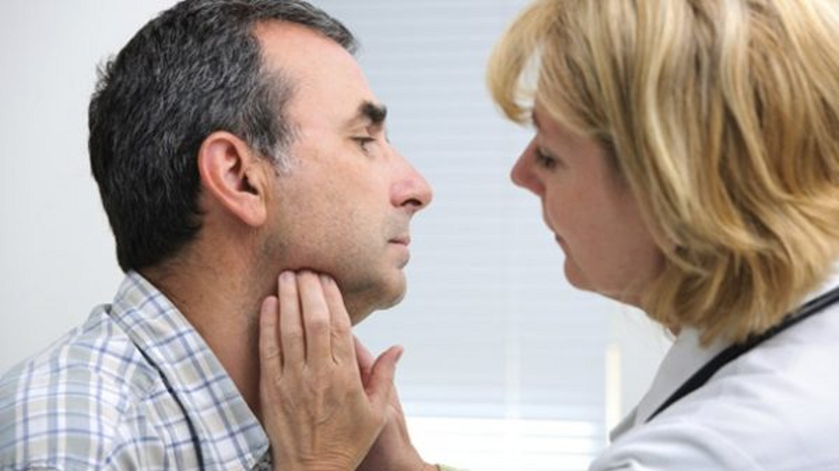 فلج شدن تارهای صوتی ؛ نشانه ها، علل، عوامل خطر، روش های تشخیص و درمان آن