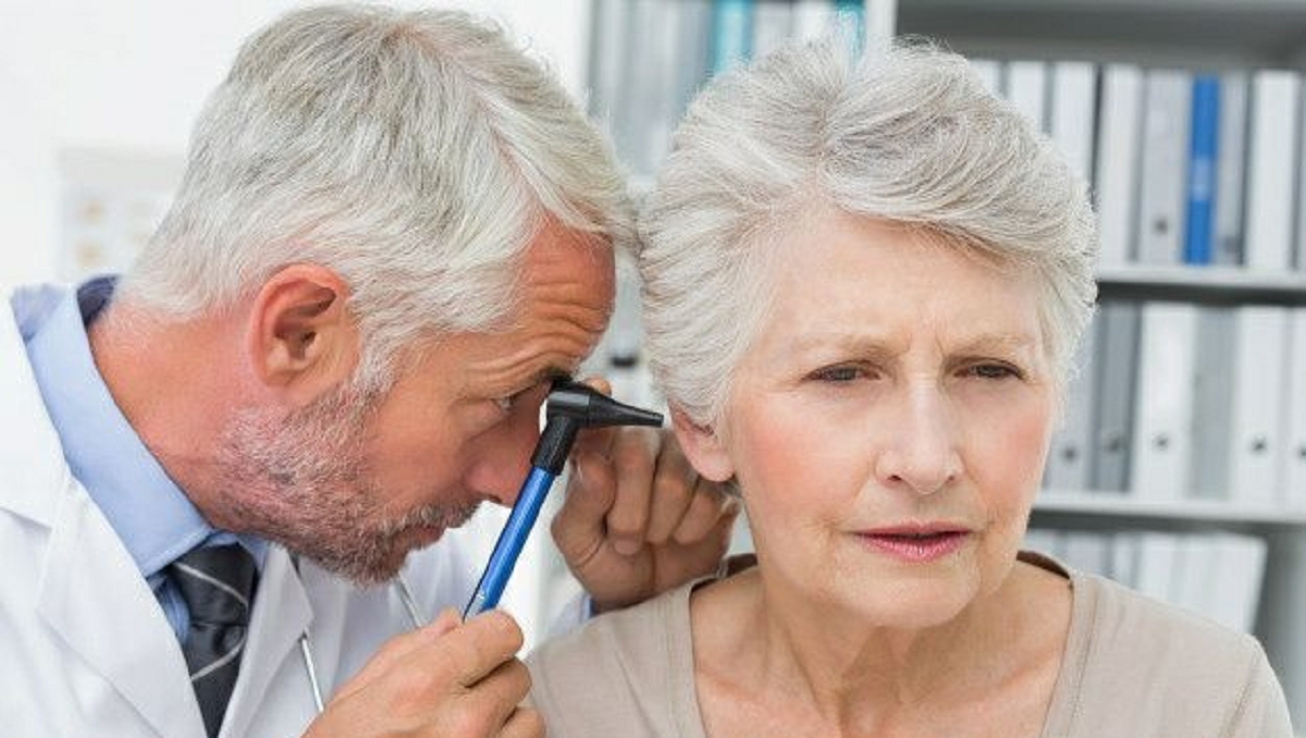 سردرد در ناحیه ی پشت گوش به چه معناست و علائم، علل و درمان آن چیست