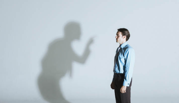 انتقاد های مخرب درونی و نحوه غلبه بر آن‌ ها