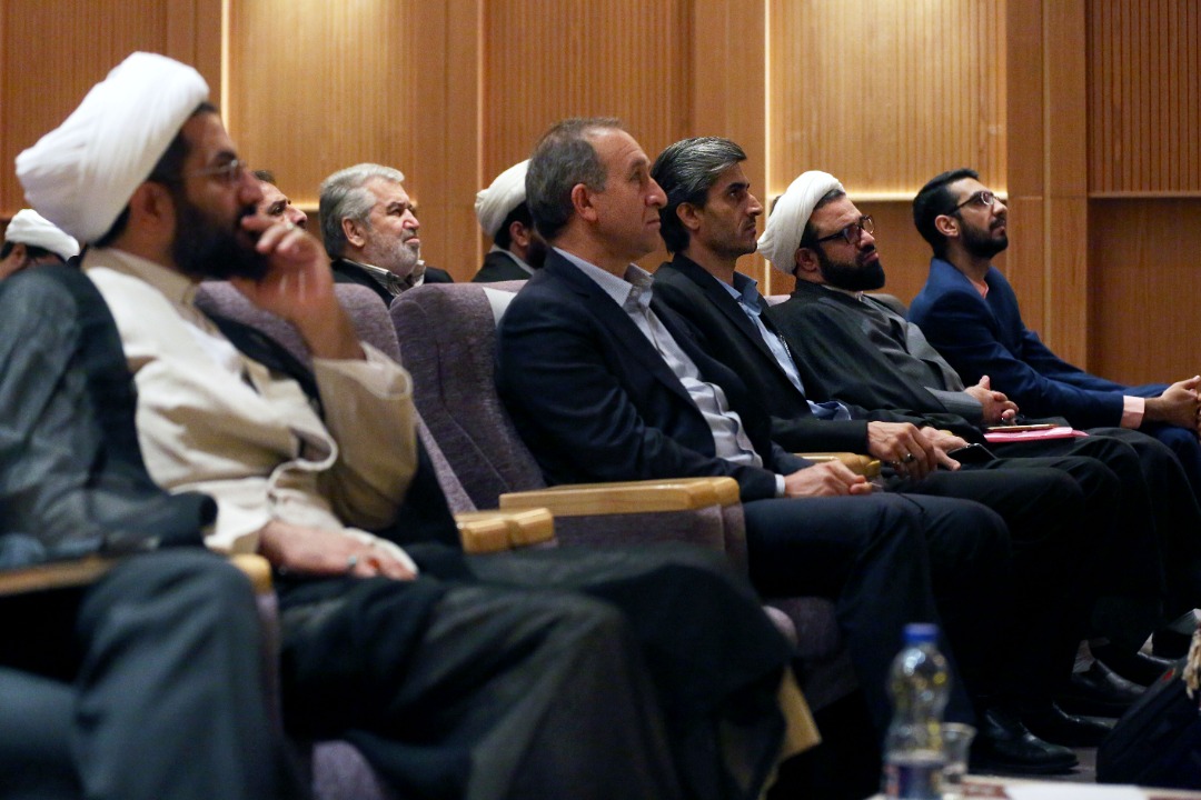 بقاع متبرکه نقطه پرگار فعالیتهای اجتماعی در هر منطقه باشد بقاع متبرکه نقطه پرگار فعالیتهای اجتماعی در هر منطقه باشد