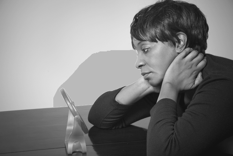 علائم و نشانه های عزت نفس پایین و مقابله با آن