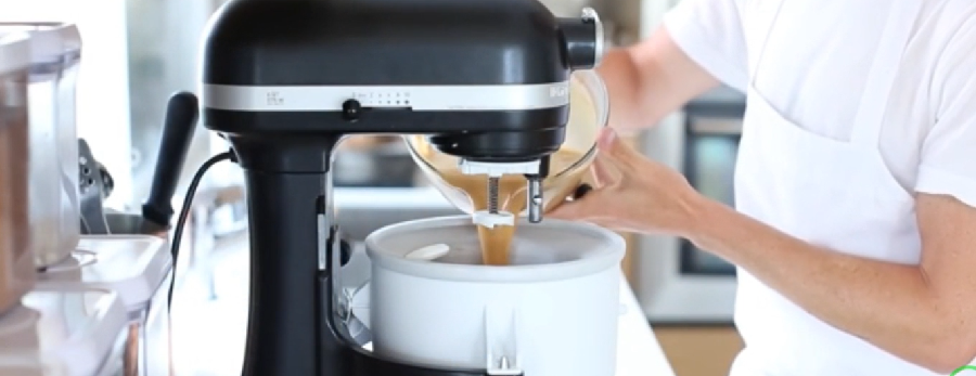 طرز تهیه خاگینه سیب با بستنی کاراملی