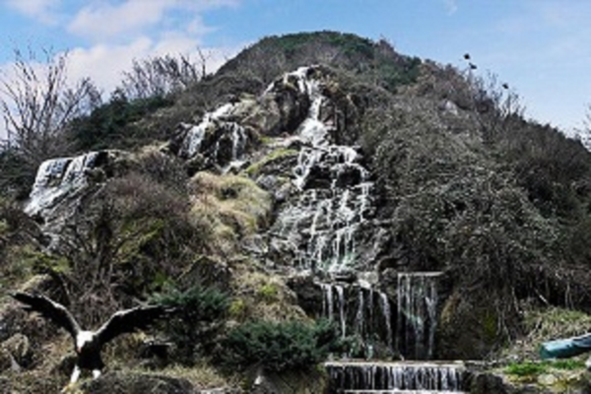 شیطان کوه جاذبه ای رمز الود در لاهیجان