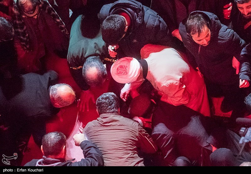 پیکر سیدالشهدای مقاومت ساعتی پس از حمله موشکی سپاه به پایگاه‌ عین الاسد در خاک آرام گرفت