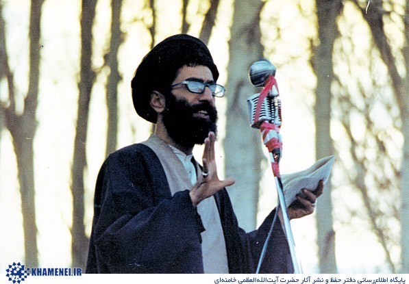 اقامه نماز جمعه این هفته تهران به امامت رهبر انقلاب | نگاهی به ۱۲ خطبه مهم امام خامنه‌ای در نماز جمعه