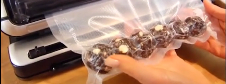 دستور تهیه شیرینی شکلاتی نعنایی با تکه های شکلات سفید