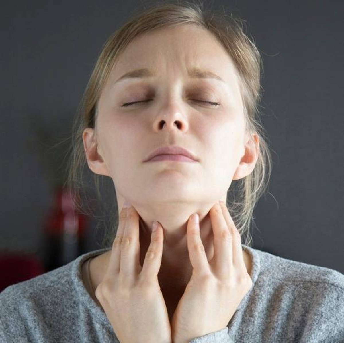 علت و علل و علائم خارش گلو و راه های درمان آن