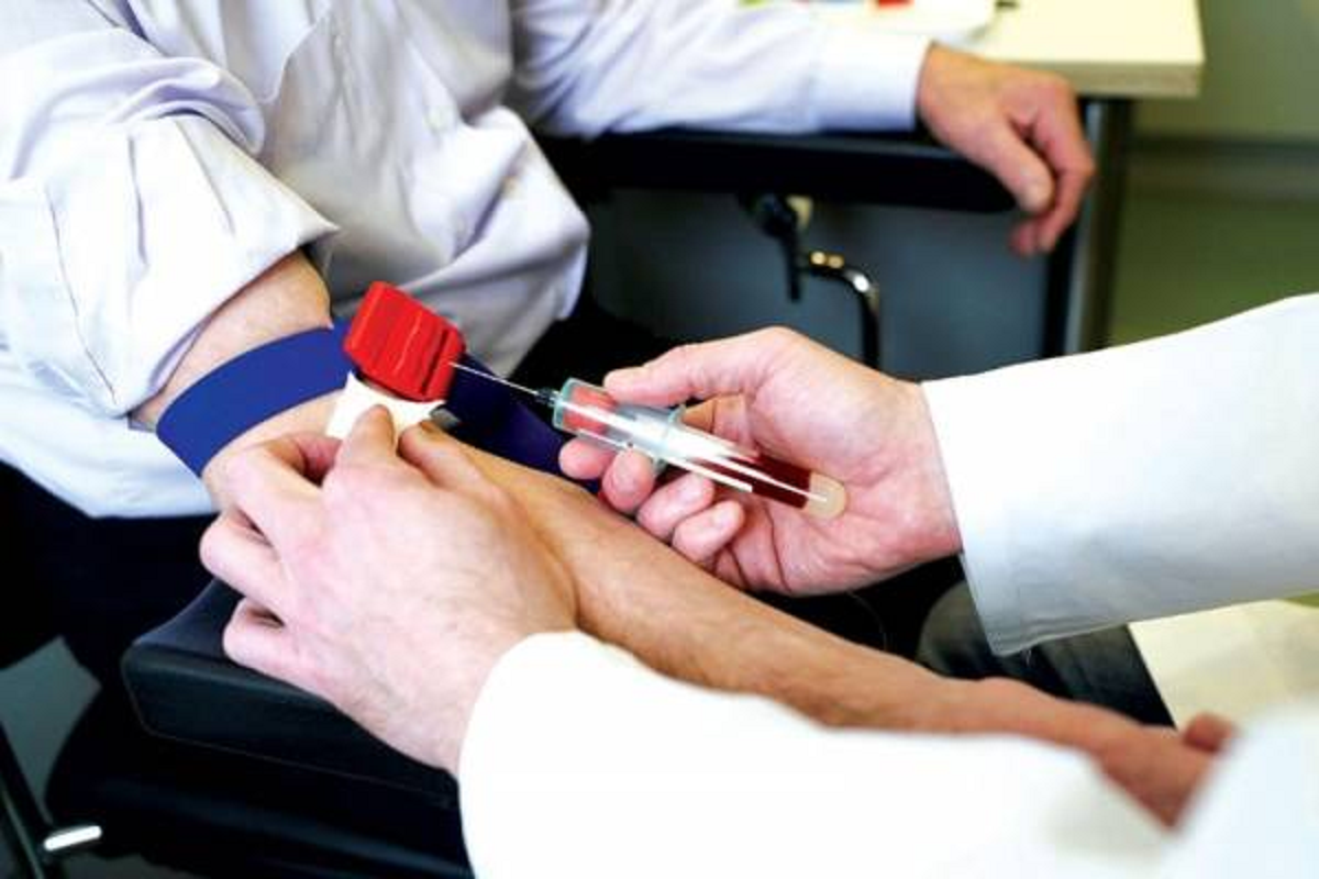 علل و علائم آتاکسی، بیماری که تعادل را مختل میکند و راه هایی برای درمان آن