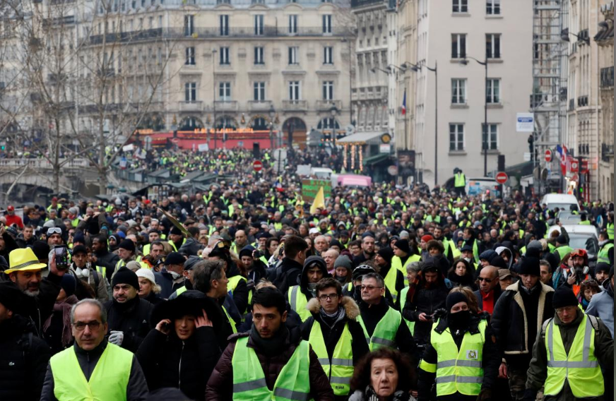 موج جدید اعتراضات «جلیقه زردها»؛ حدود 50 هزار فرانسوی در تظاهرات شرکت کردند + تصاویر