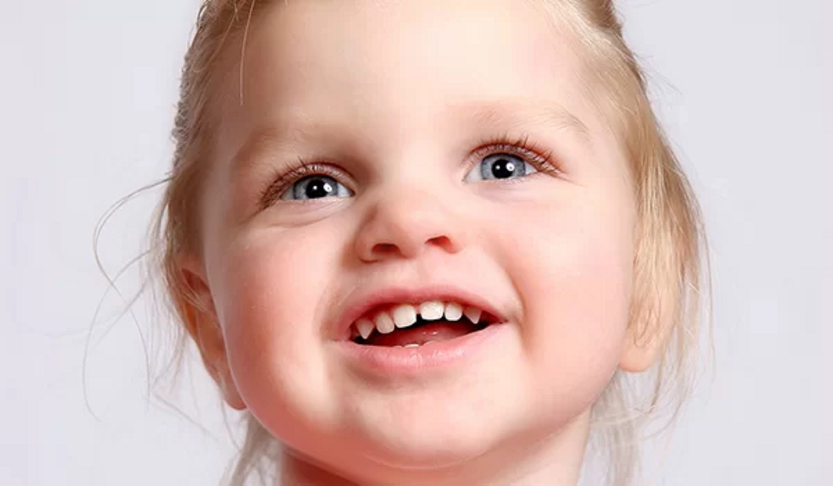 دلایل مکیدن انگشت در کودکان و نکته هایی برای رفع آن