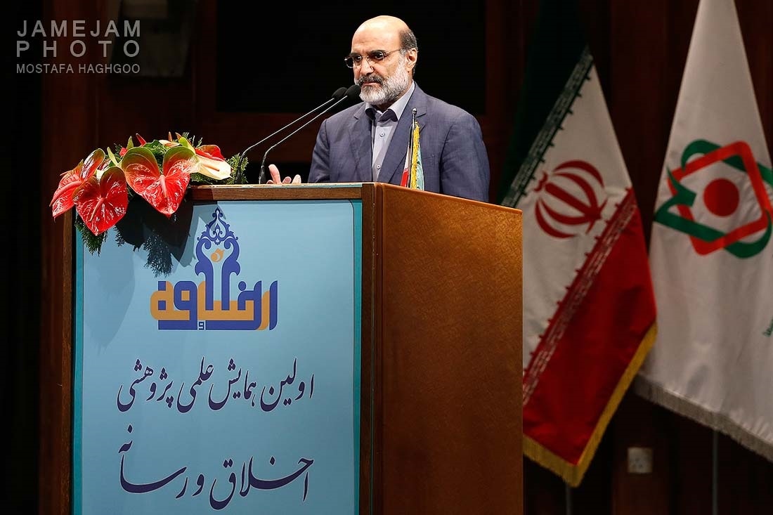 انسان مداری وجه تمایز رسانه ملی با رسانه غربی است همایش اخلاق و رسانه، دکتر علی عسکری