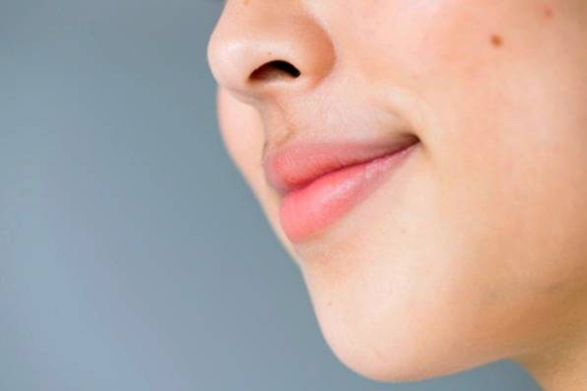 علت و عوامل تیرگی لب ها چیست و چگونه درمان می شود
