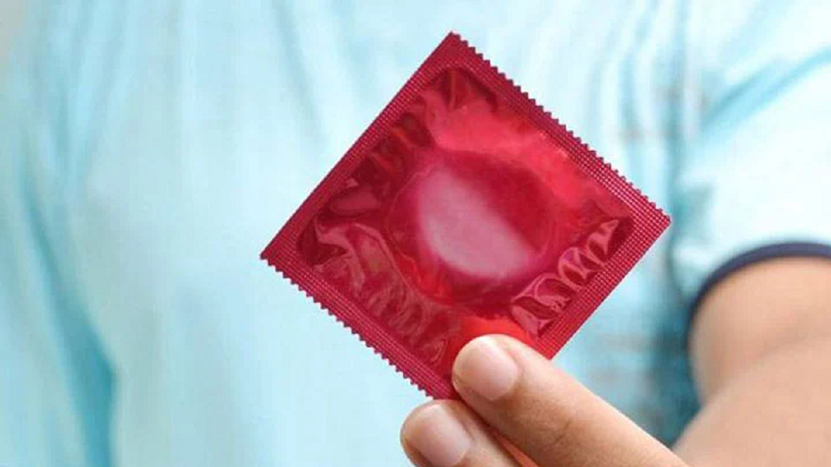 کلامیدیا چیست، همه چیز درباره ی علائم، عوارض و راه های درمان آن