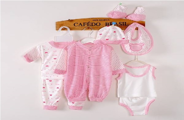 آنچه که نوزاد در سال اول زندگی به آن نیاز دارد