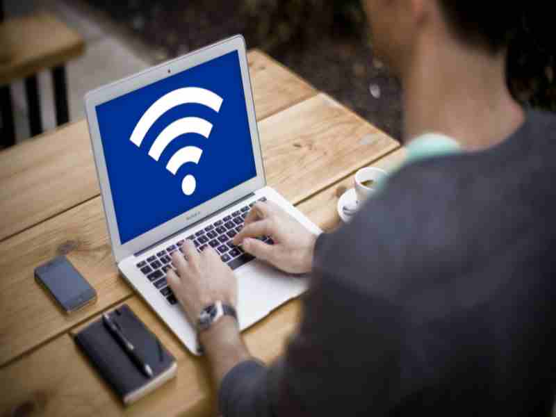 ضرر وای فای بیشتر است یا اینترنت گوشی؟
