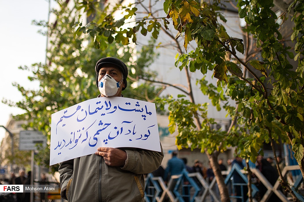 پلاکاردهای جالب مردم در راهپیمایی‌های اخیر علیه آشوب‌گران