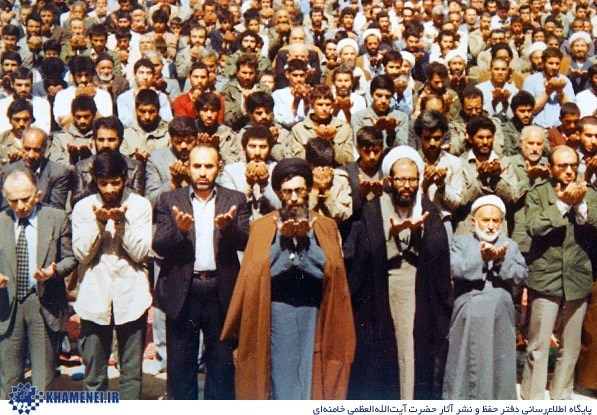 اقامه نماز جمعه این هفته تهران به امامت رهبر انقلاب | نگاهی به ۱۲ خطبه مهم امام خامنه‌ای در نماز جمعه