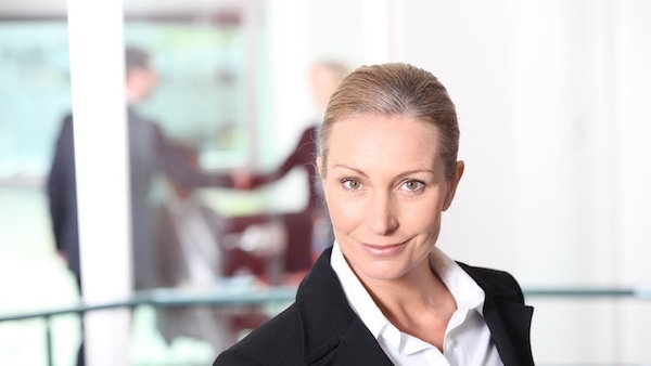 بررسی معنا و مفهوم اعتماد به نفس در خانم ها