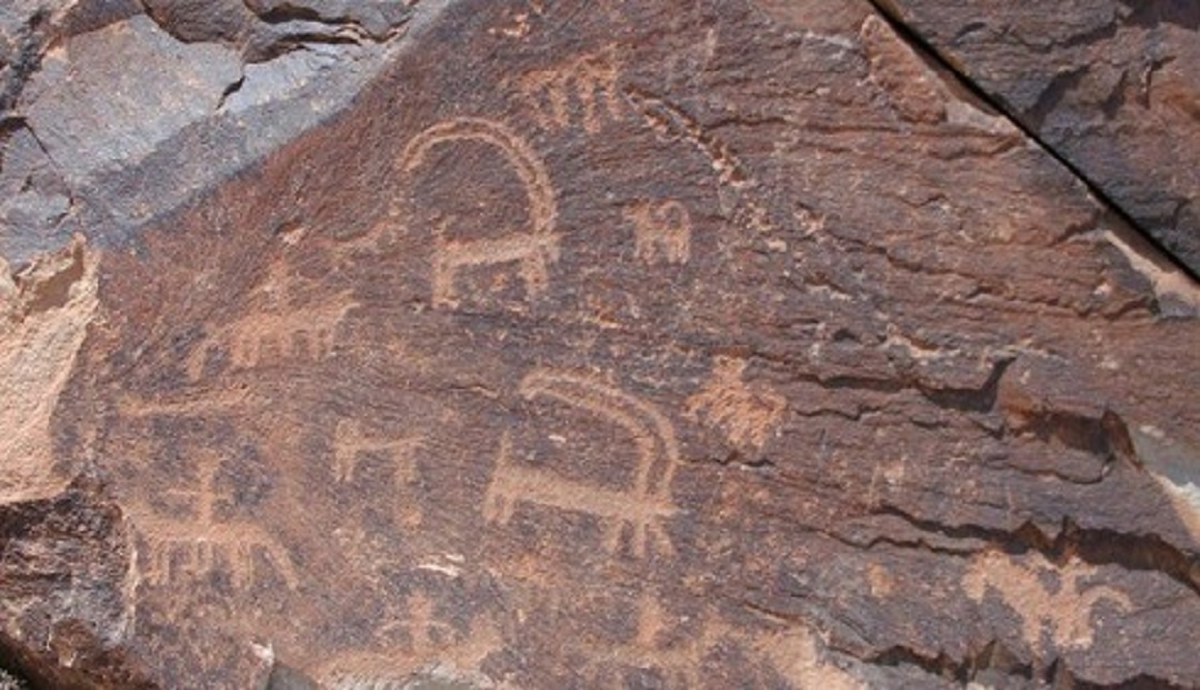 سنگ نگاره های کوه ارنان یکی از جاذبه های تاریخی و دیدنی استان یزد