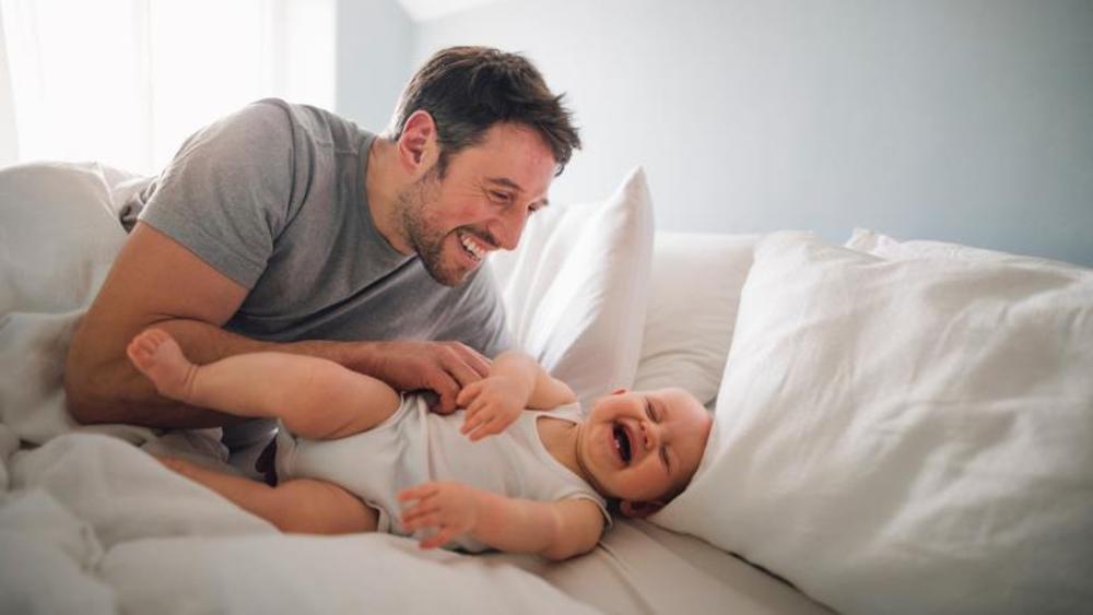 قلقلک دادن کودک خوب یا بد؟