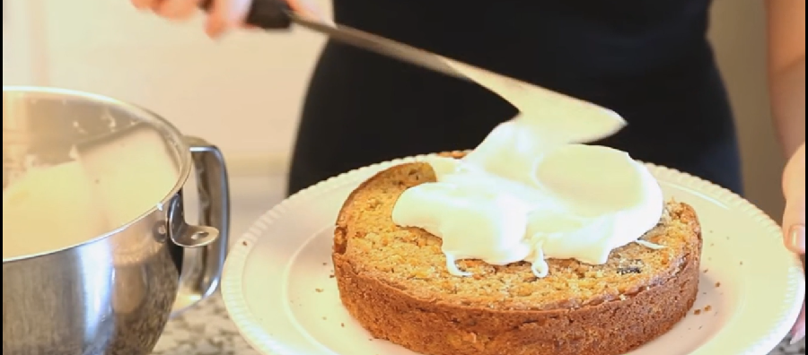 دستور تهیه کیک خامه ای هویج پسته