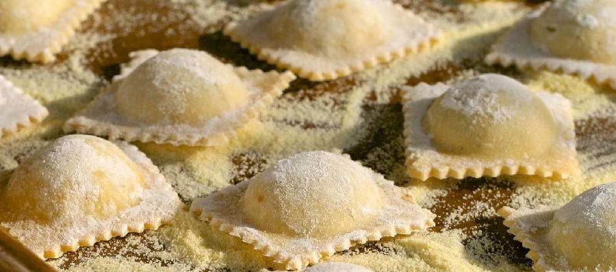 آشنایی با طرز تهیه پاستا ایتالیایی راویولی با پنیر