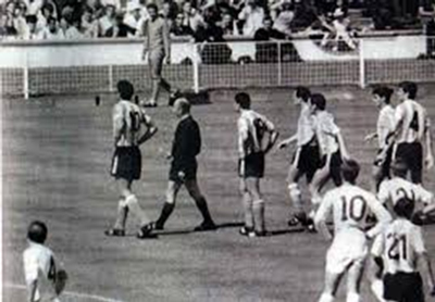 شرم آورترین صحنه های تاریخ جام جهانی + تصاویر