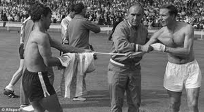 شرم آورترین صحنه های تاریخ جام جهانی + تصاویر