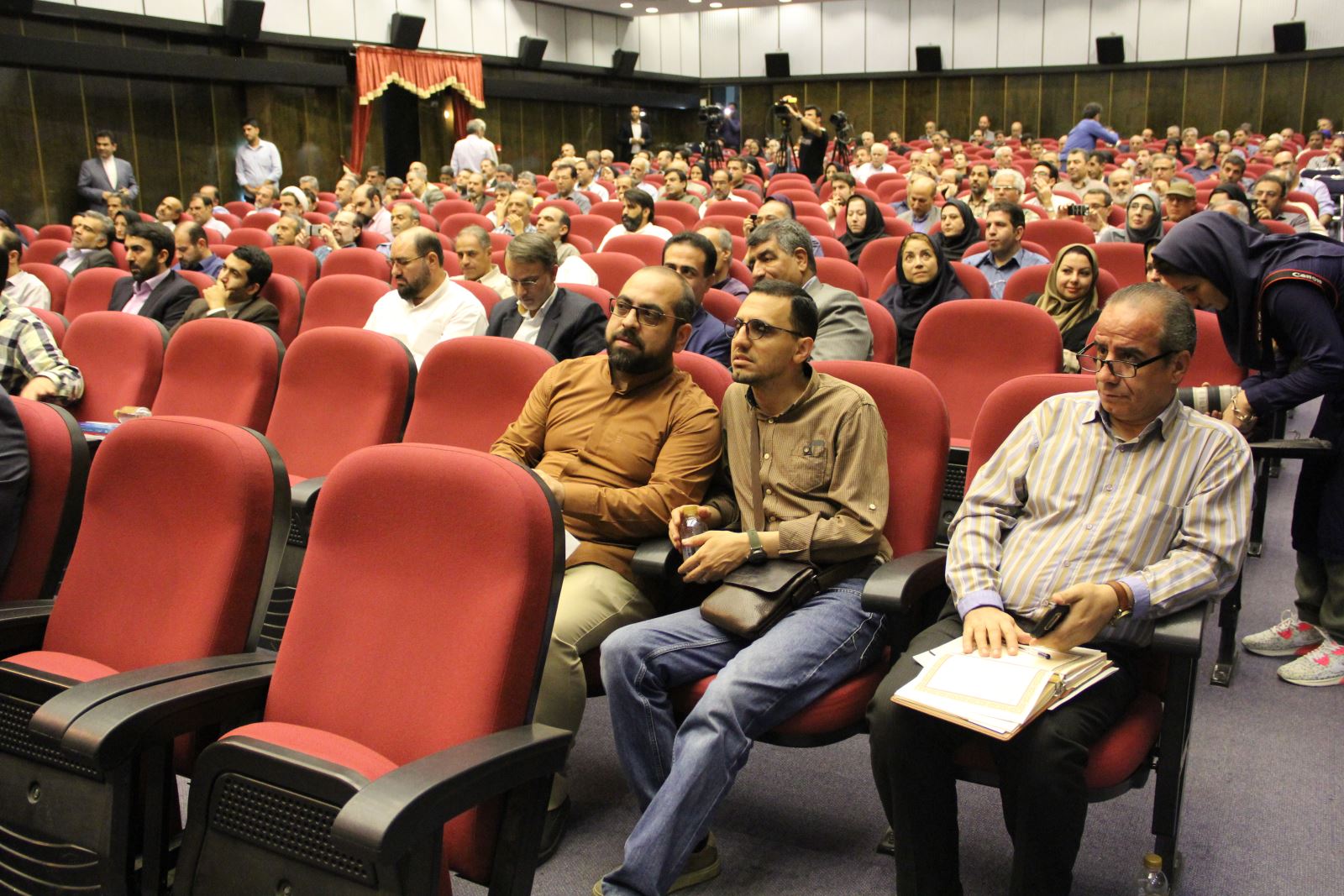 گزارش تصویری از رونمایی پوستر غدیر 98 با حضور وزیر فرهنگ و دبیرکل بنیاد بین المللی غدیر