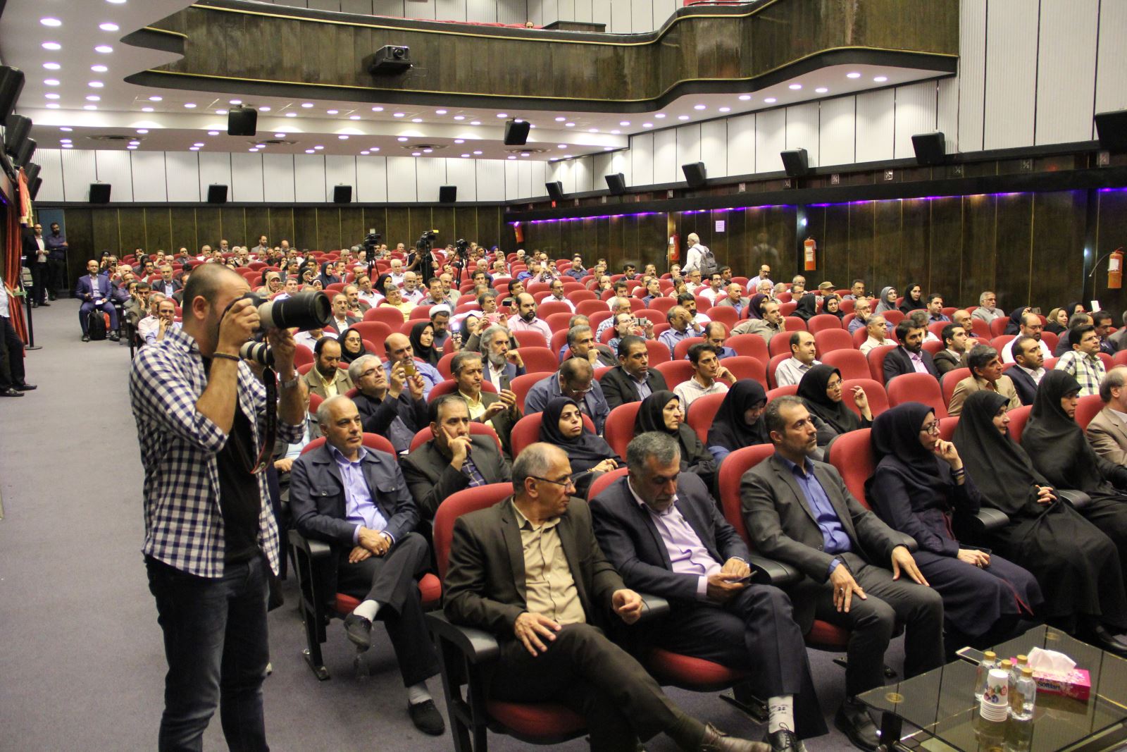 گزارش تصویری از رونمایی پوستر غدیر 98 با حضور وزیر فرهنگ و دبیرکل بنیاد بین المللی غدیر