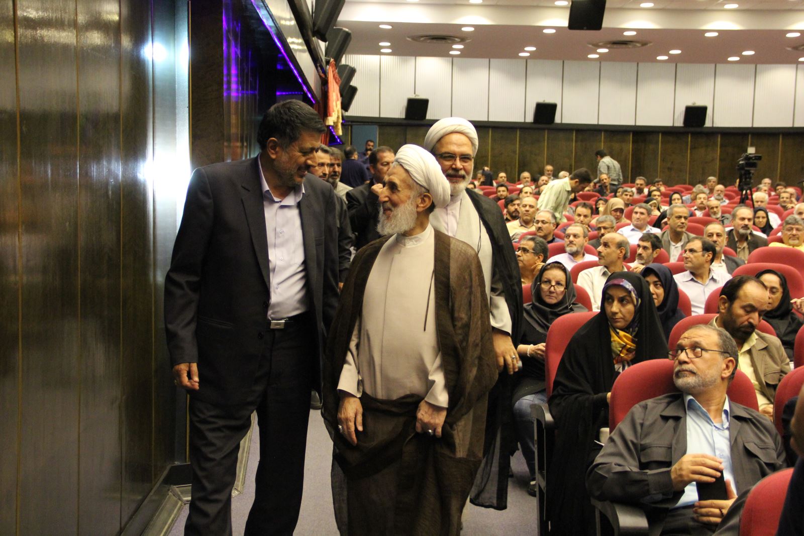 گزارش تصویری از رونمایی پوستر غدیر 98 با حضور وزیر فرهنگ و دبیرکل بنیاد بین المللی غدیر