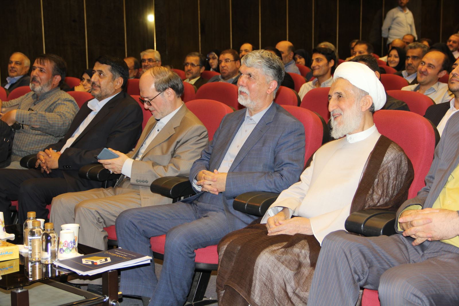 گزارش تصویری از رونمایی پوستر غدیر 98 با حضور وزیر فرهنگ و دبیرکل بنیاد بین المللی غدیر