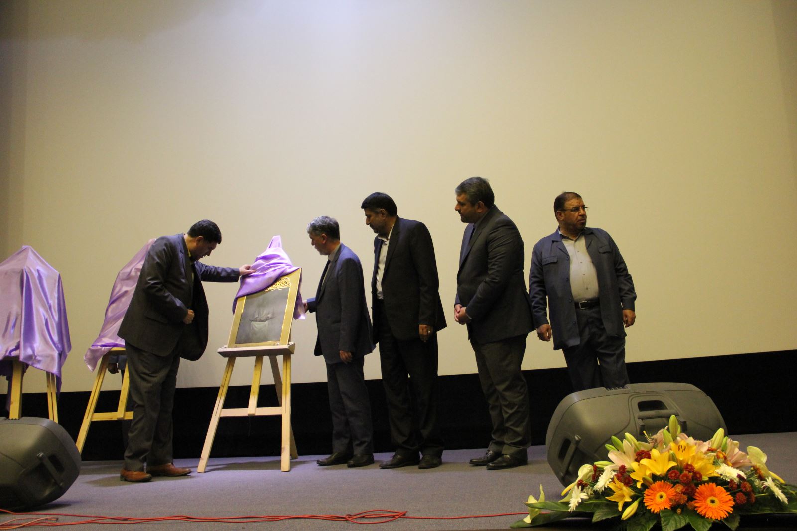 گزارش تصویری از رونمایی پوستر غدیر 98 با حضور وزیر فرهنگ و دبیرکل بنیاد بین المللی غدیر