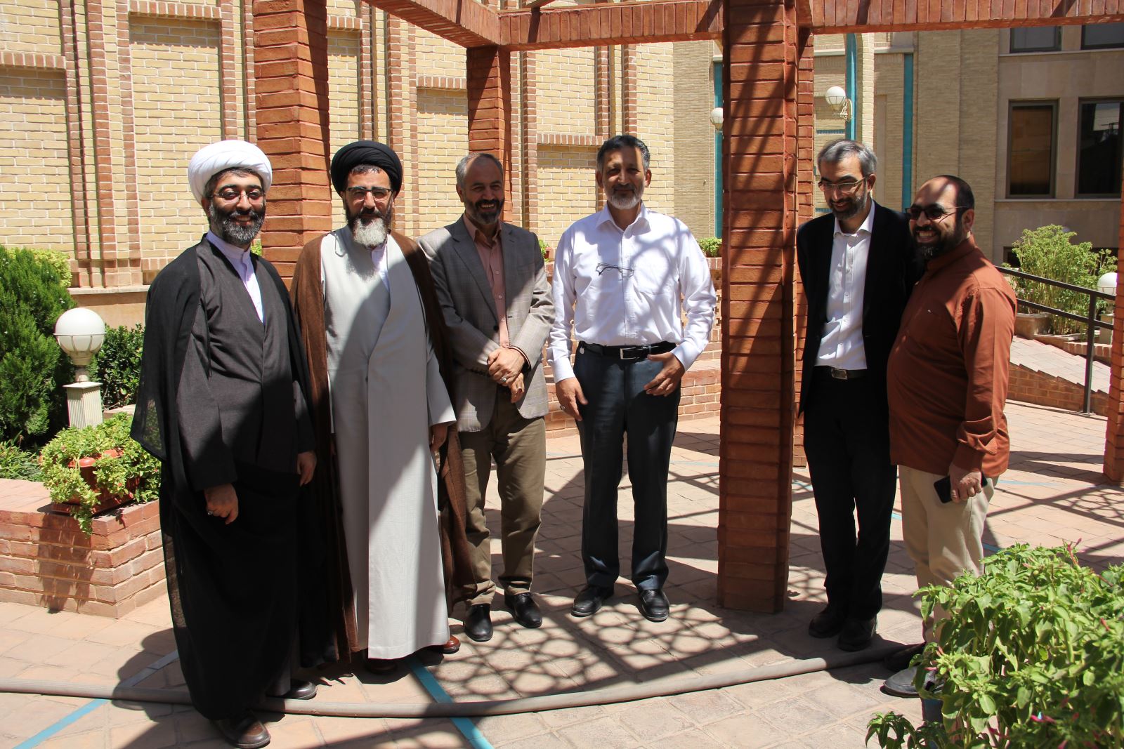 گزارش تصویری از رونمایی پوستر غدیر 98 با حضور وزیر فرهنگ و دبیرکل بنیاد بین المللی غدیر