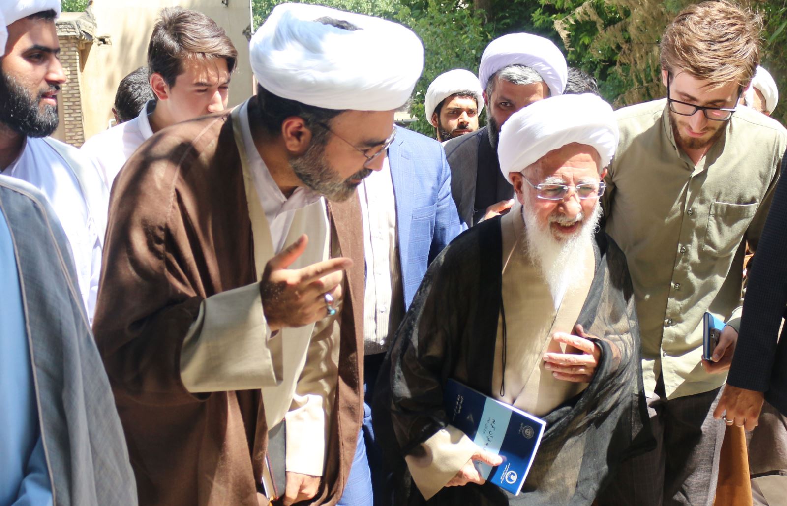 آیت الله جوادی آملی 383 هزار متر زمین را وقف حوزه علمیه آمل کرد حجت الاسلام مهدی رنجبریان