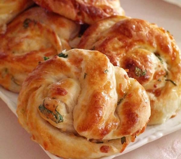 طرز تهیه نان با سه طعم مختلف