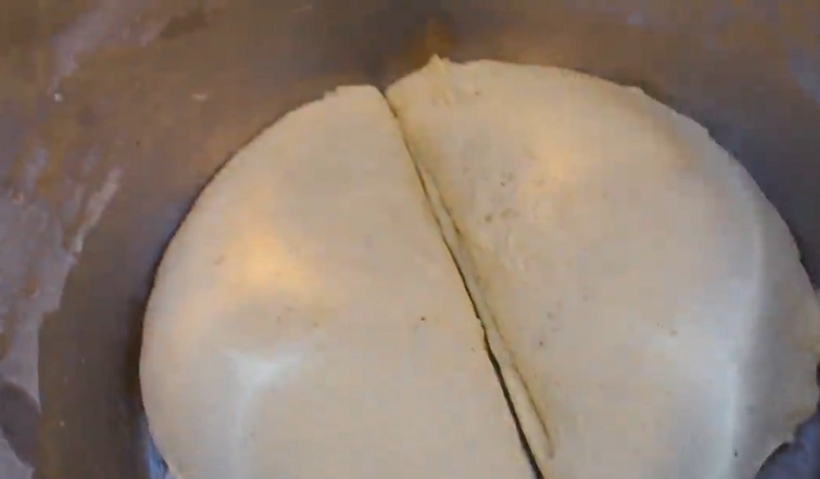 دستور تهیه پیتزا پپرونی خانگی