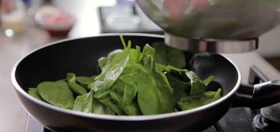 طرز تهیه تخم مرغ پخته شده خامه ای