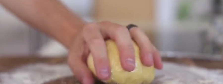 طرز تهیه پاستای تازه خانگی با سس گوجه فرنگی کبابی