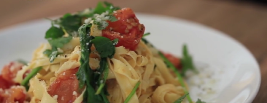 طرز تهیه پاستای تازه خانگی با سس گوجه فرنگی کبابی