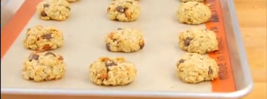 طرز تهیه بیسکویت صبحانه با مغز بادام