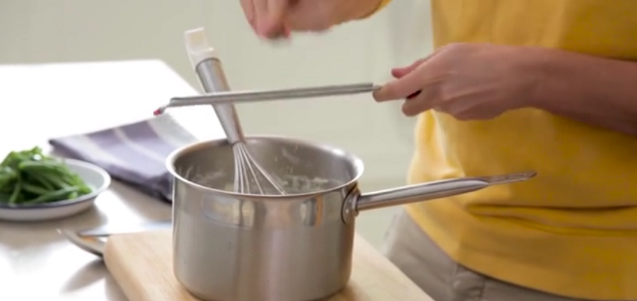 طرز تهیه لازانیای لوبیا سبز و سیب زمینی همراه با سس پستو