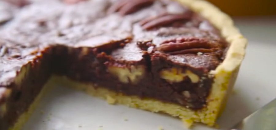 طرز تهیه پای شکلاتی با گردوی آمریکایی