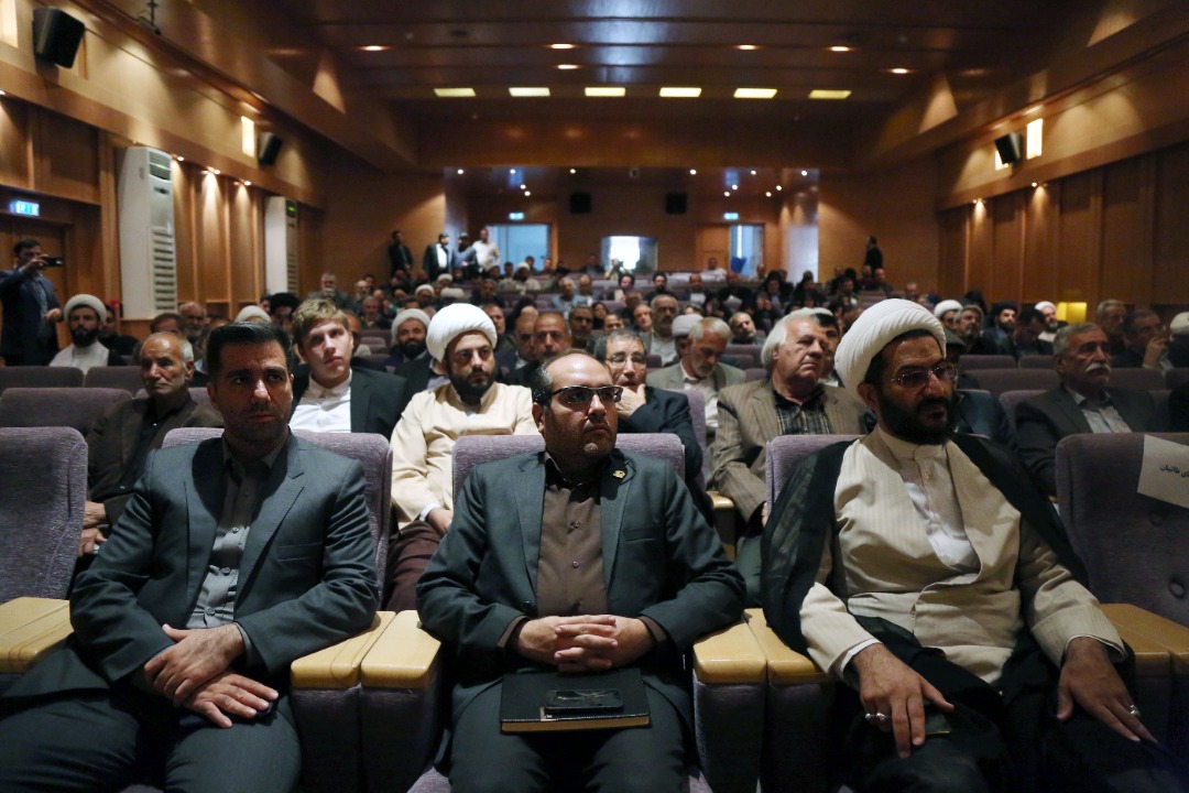 بقاع متبرکه نقطه پرگار فعالیتهای اجتماعی در هر منطقه باشد بقاع متبرکه نقطه پرگار فعالیتهای اجتماعی در هر منطقه باشد