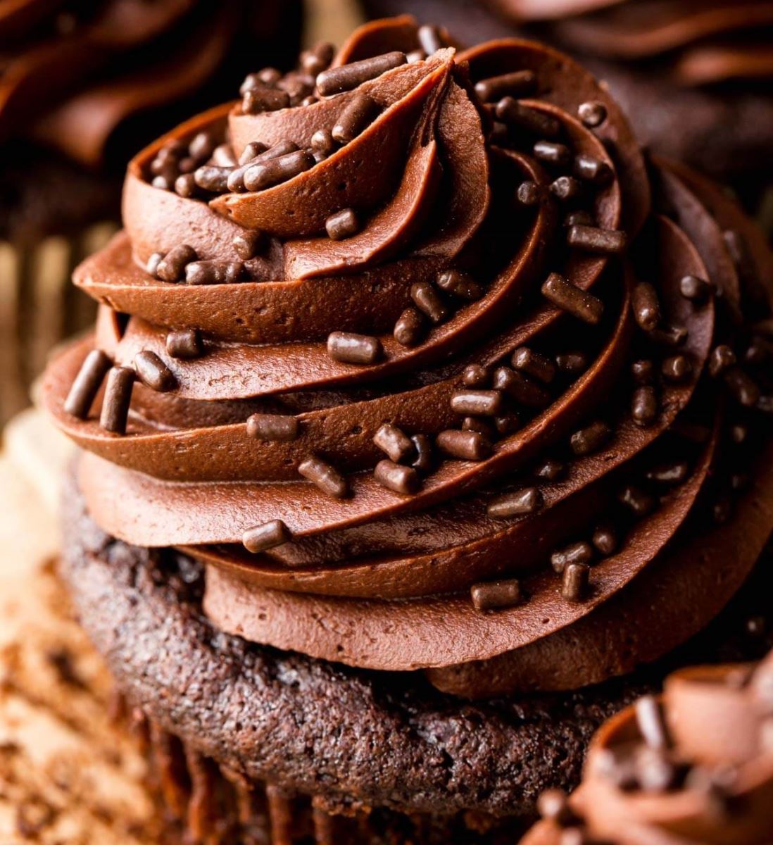 دستور پخت کیک چیپس شکلاتی با فراستینگ شکلاتی