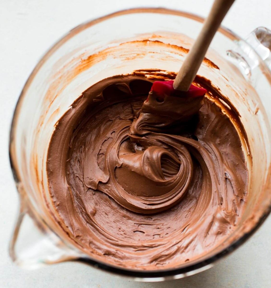 طرز تهیه کیک زبرا با فراستینگ شکلاتی